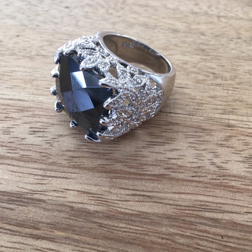 Ring - Picture 3 of 8